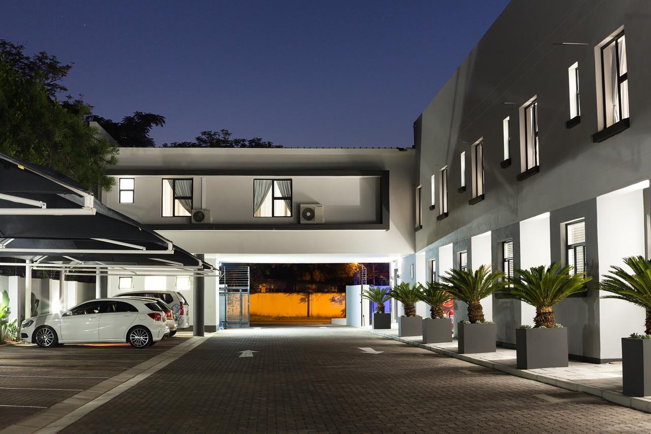 City Mews On Independence Gaborone Kültér fotó